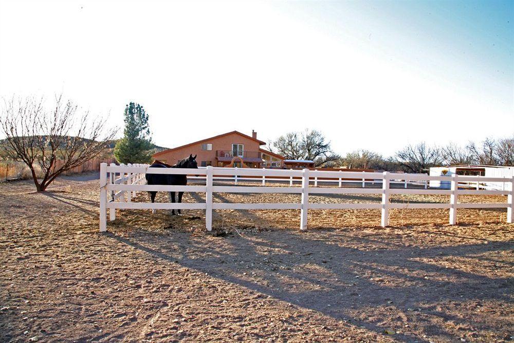 Lazy Dog Ranch Hotel Sierra Vista Exterior photo